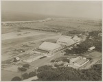 Vliegveld Hato op Curaçao in afwachting van de landing van het eerste KLM-vliegtuig na de Tweede Wereldoorlog