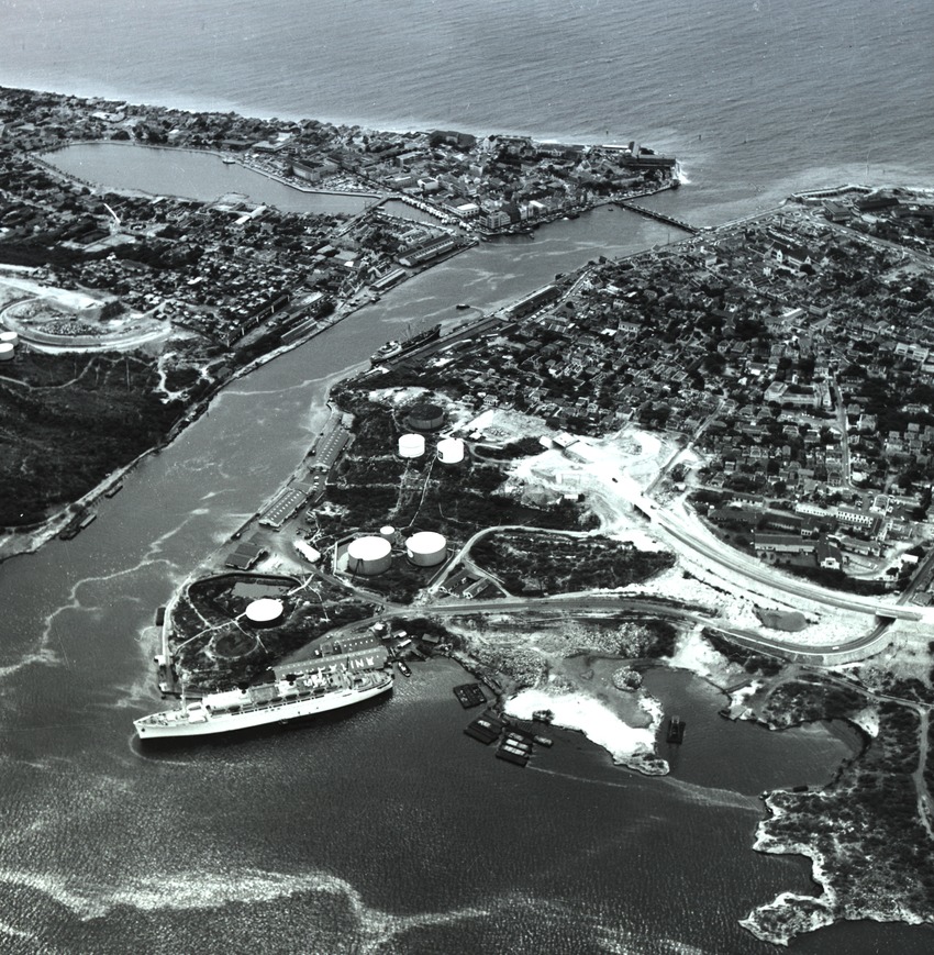 Sint Annabaai met het Waaigat (linksboven) te Willemstad