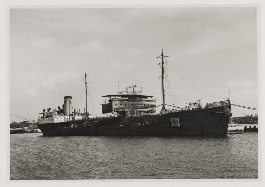 Tanker in reparatie op Curacao