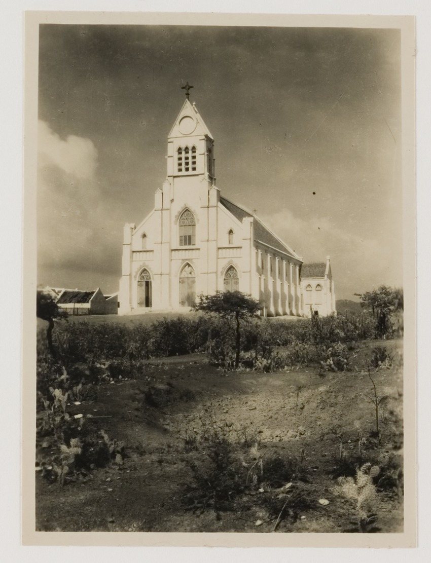 De negentiende-eeuwse katholieke Sint Willibrorduskerk in Banda Bou op Curaçao