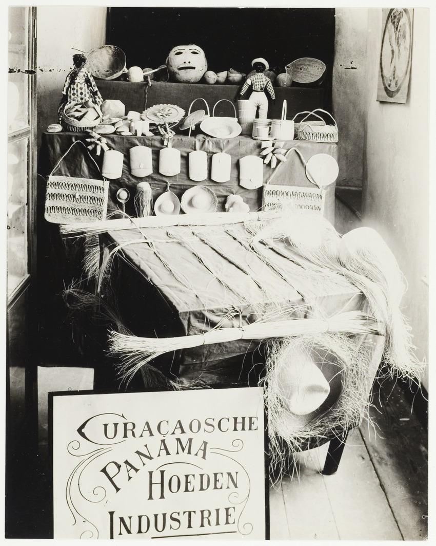 Uitstalling van hoeden van de Curaçaosche Panamahoeden Industrie