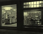 Etalage van de winkel van de Curaçaosche Handel Maatschappij (Metropolis) aan de Heerenstraat 33 te Willemstad