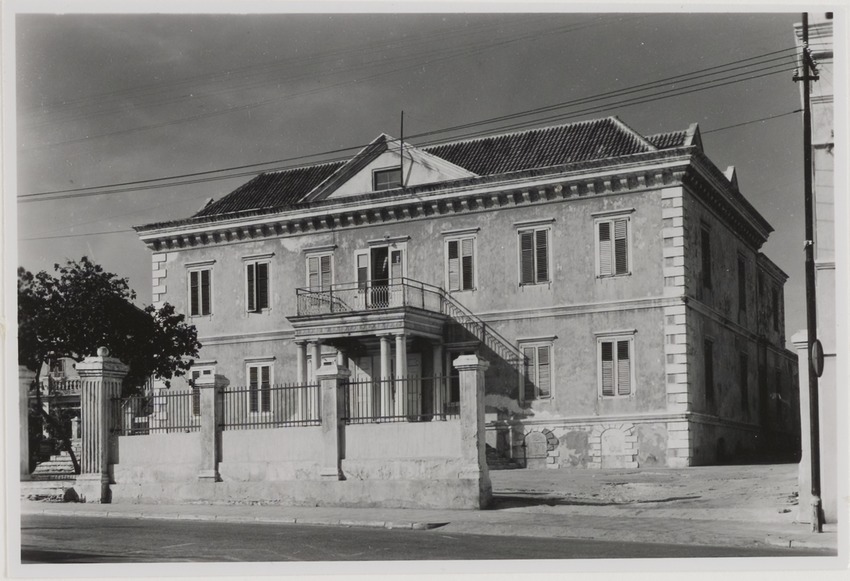 Huis aan de Roodeweg 44 te Willemstad