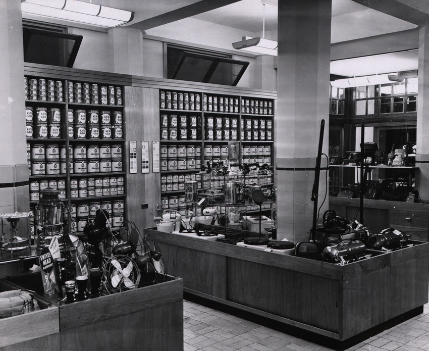 De Metropolis winkel van de Curaçao Trading Company, S.A. (C.T.C) in de Heerenstraat te Willemstad
