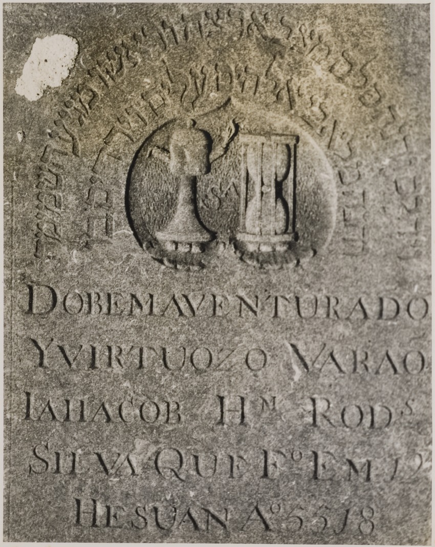Het oude joodse kerkhof Beth Haim (Hahaim) te Bleinheim in Willemstad, ingewijd in 1656