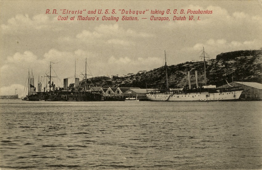 De Italiaanse kruiser der 3e klasse Etruria (links) en de Amerikaanse kanonneerboot U.S.S. Dubuque (rechts) bunkeren steenkool bij C.C.B. Pocahontas Coal van het kolenstation van Maduro op Curaçao