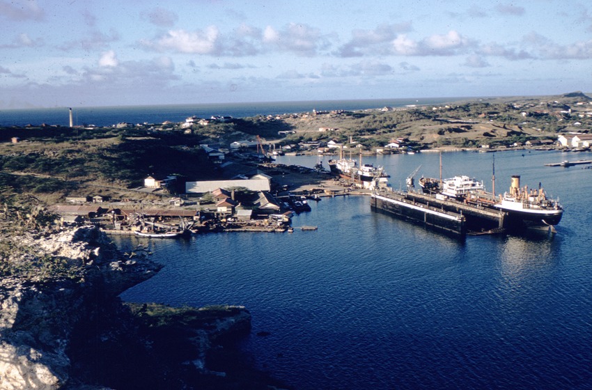 Gezicht op de haven van Willemstad, Curaçao