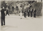 Gouverneur G.J.J. Wouters (midden), vermoedelijk op weg naar de opening van de Staten van de Nederlandse Antillen, te Willemstad op Curaçao