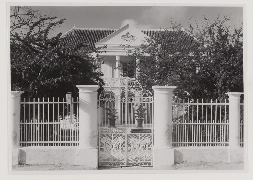 Villa Orangine aan de Scharlooweg 138-140 te Willemstad
