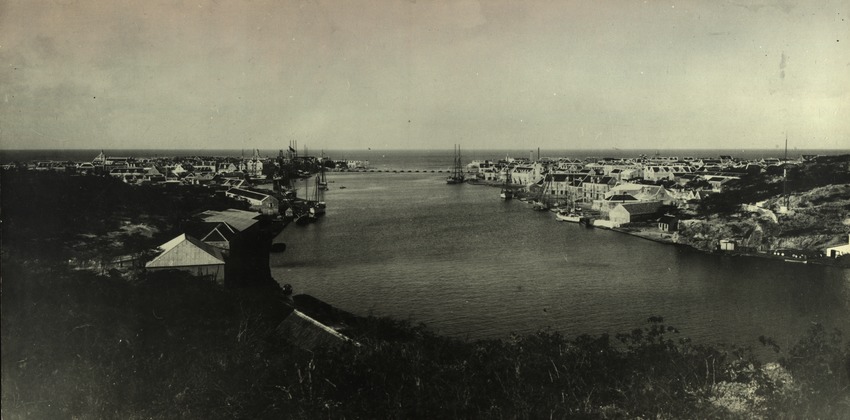 Sint Annabaai met de Koningin Emmabrug te Willemstad