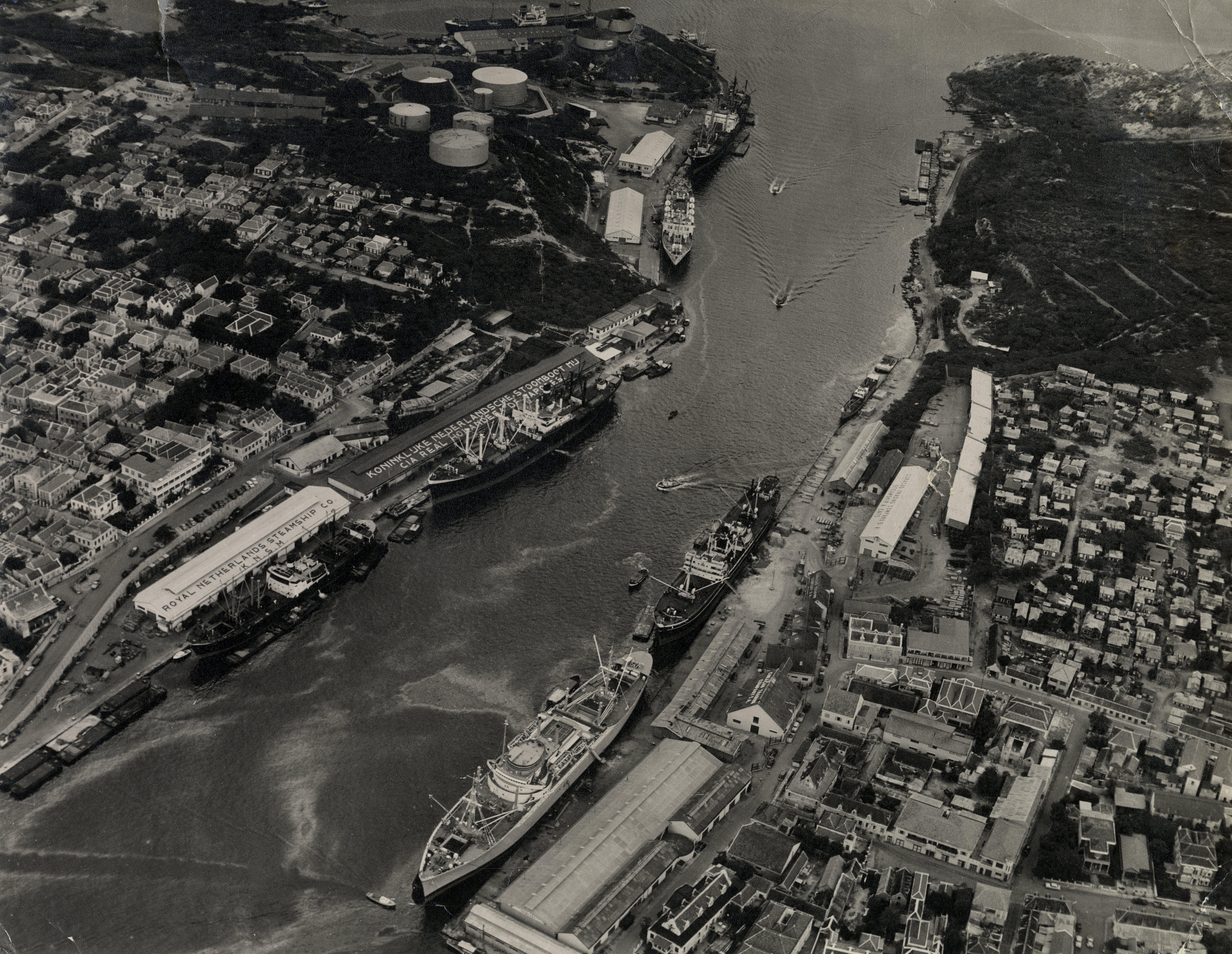 Luchtfoto van de Sint Annabaai te Willemstad