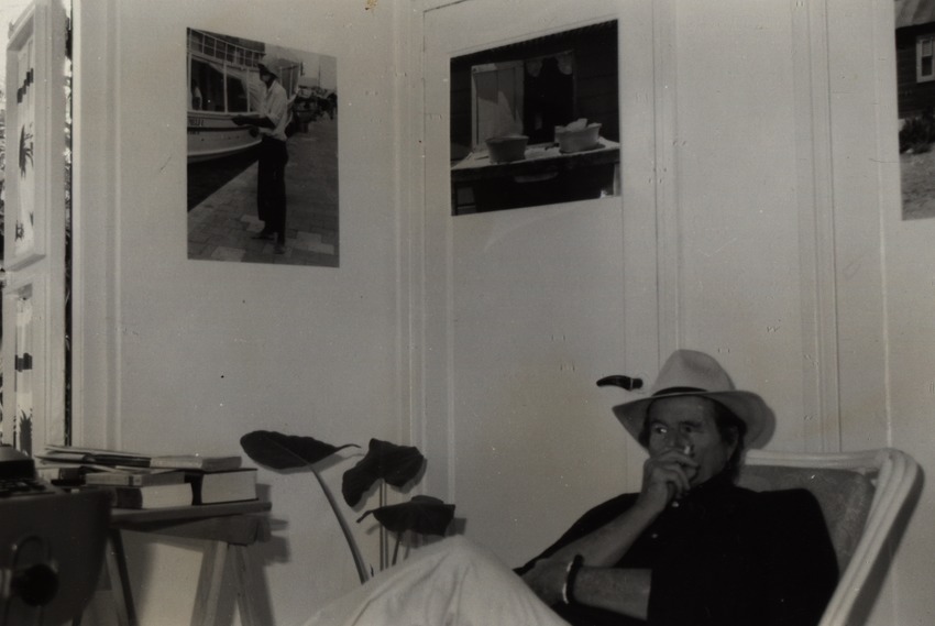 W.C.J. (Boeli) van Leeuwen (10 oktober 1922-28 november 2007) in zijn huis aan de Jan Hayenweg 8, Curaçao