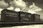 Containers van de Curaçaosche Handel Maatschappij met inboedel van de oudgouverneur van de Nederlandse-Antillen mr. A.A.M. Struyken te Willemstad onderweg naar Den Haag