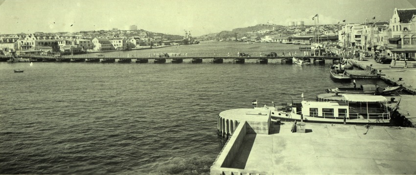 Koningin Emmabrug in de Sint Annabaai te Willemstad