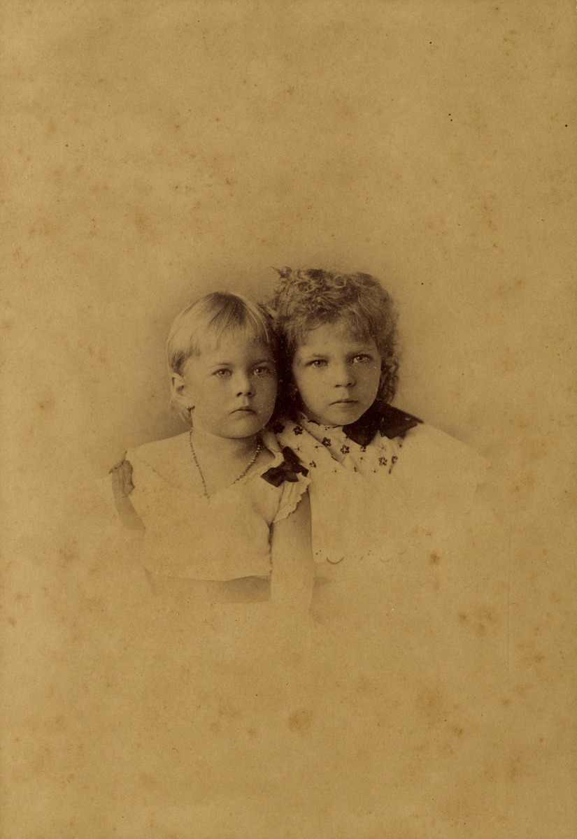 Twee meisjes in Willemstad