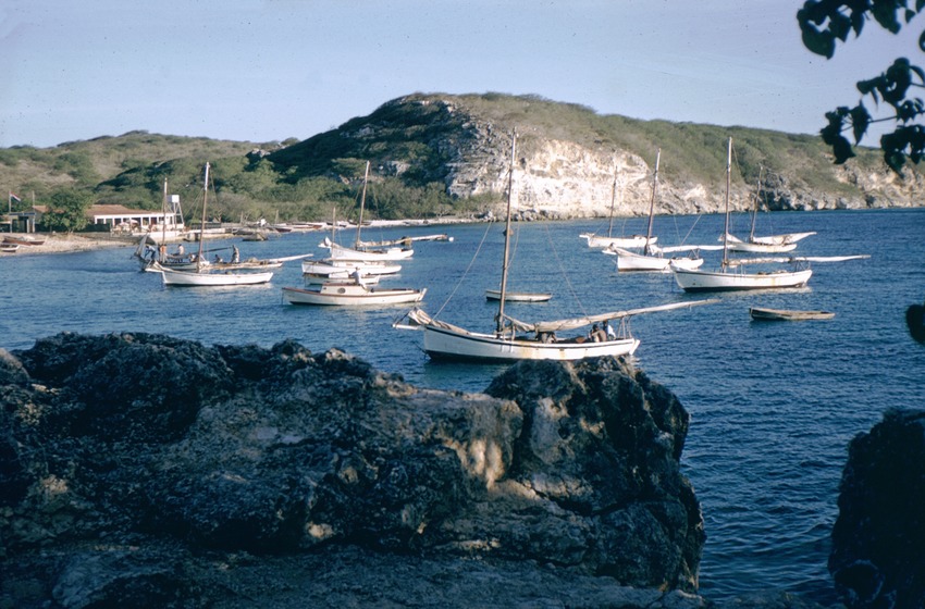 Zeiljachten voor de kust van Curaçao