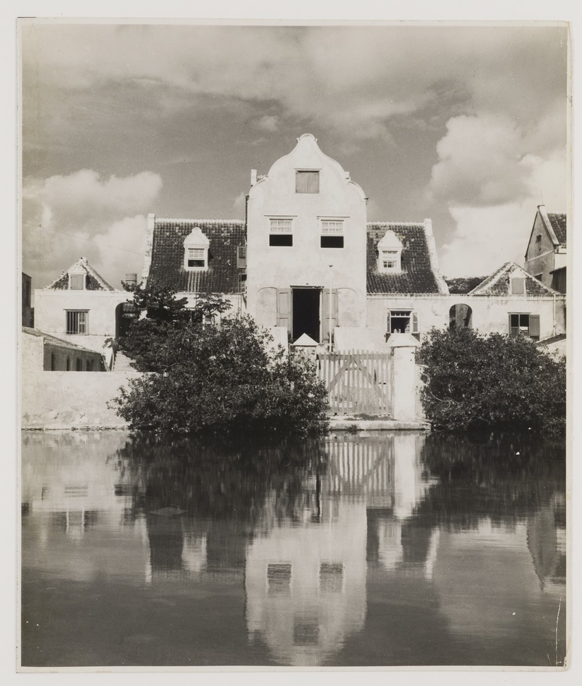 Huis Stroomzicht aan het voormalige Rifwater te Willemstad