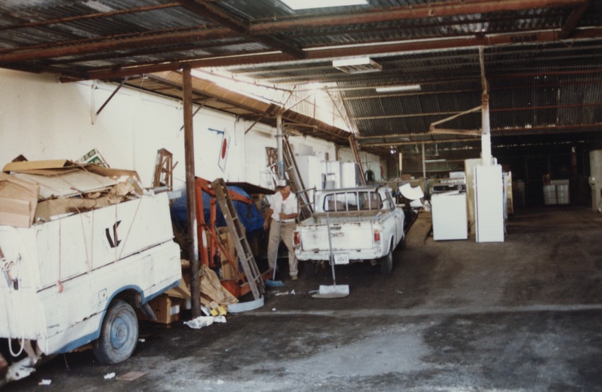 Magazijn en werkplaats van de winkelketen AMC Unicon N.V. (Antillian Mercantile Corporation, United Construction), sinds 1987 onderdeel van de Nederlandse multinational Ceteco te Aruba