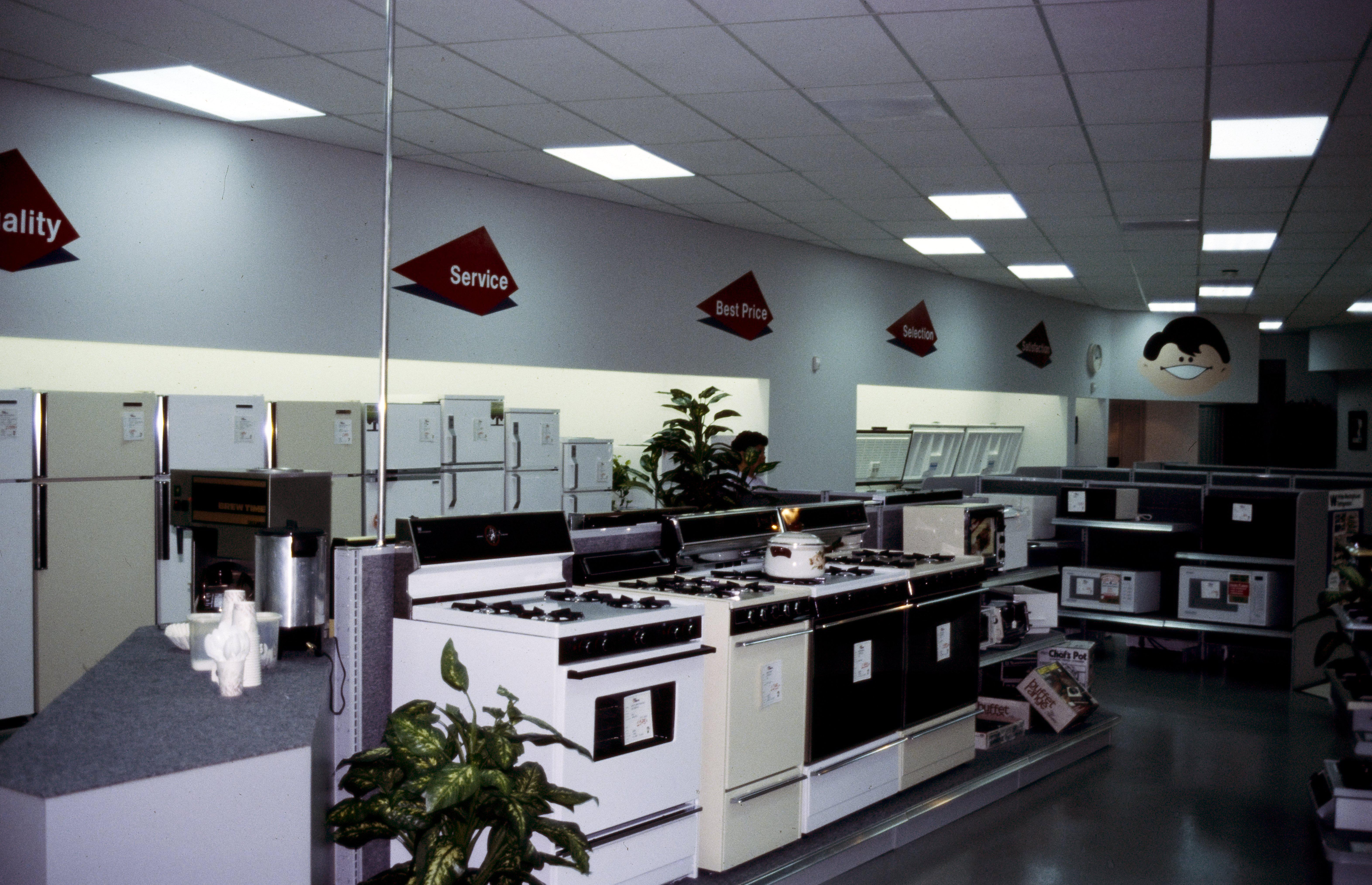 Interieur van de electronica- en witgoedwinkel van AMC Unicon N.V. (Antillian Mercantile Corporation, United Construction) op Aruba