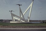 Autonomiemonument, symbool van de rijkseenheidsgedachte, gemaakt door J. Fresco ter gelegenheid van de invoering van het Statuut op 15 december 1954 te Willemstad