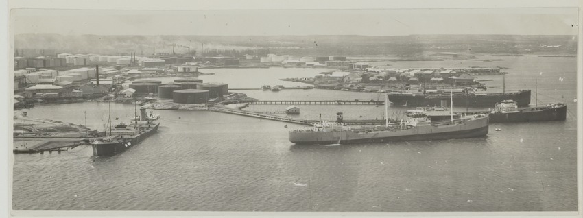 Emplacement van de Bataafse Petroleum Maatschappij in het Schottegat op Curaçao