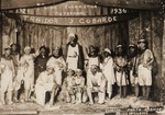 Opvoering van het toneelstuk Traidor y Cobarde (verrader en laffaard) door Liga Eucaristica Pietermaai op Curaçao