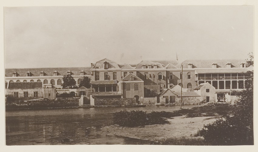 De achterzijde van het Sint Elisabeth Hospitaal te Willemstad