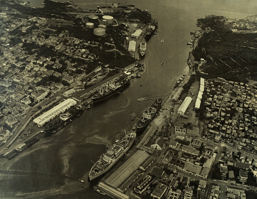Luchtfoto van de Sint Annabaai te Willemstad