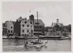 De Handelskade te Willemstad op Curaçao met rechts de Fortkerk, in het midden het kantoor van de Koninklijke Nederlandsche Stoomboot Maatschappij en daarnaast het pand van J.L. Penha & Sons
