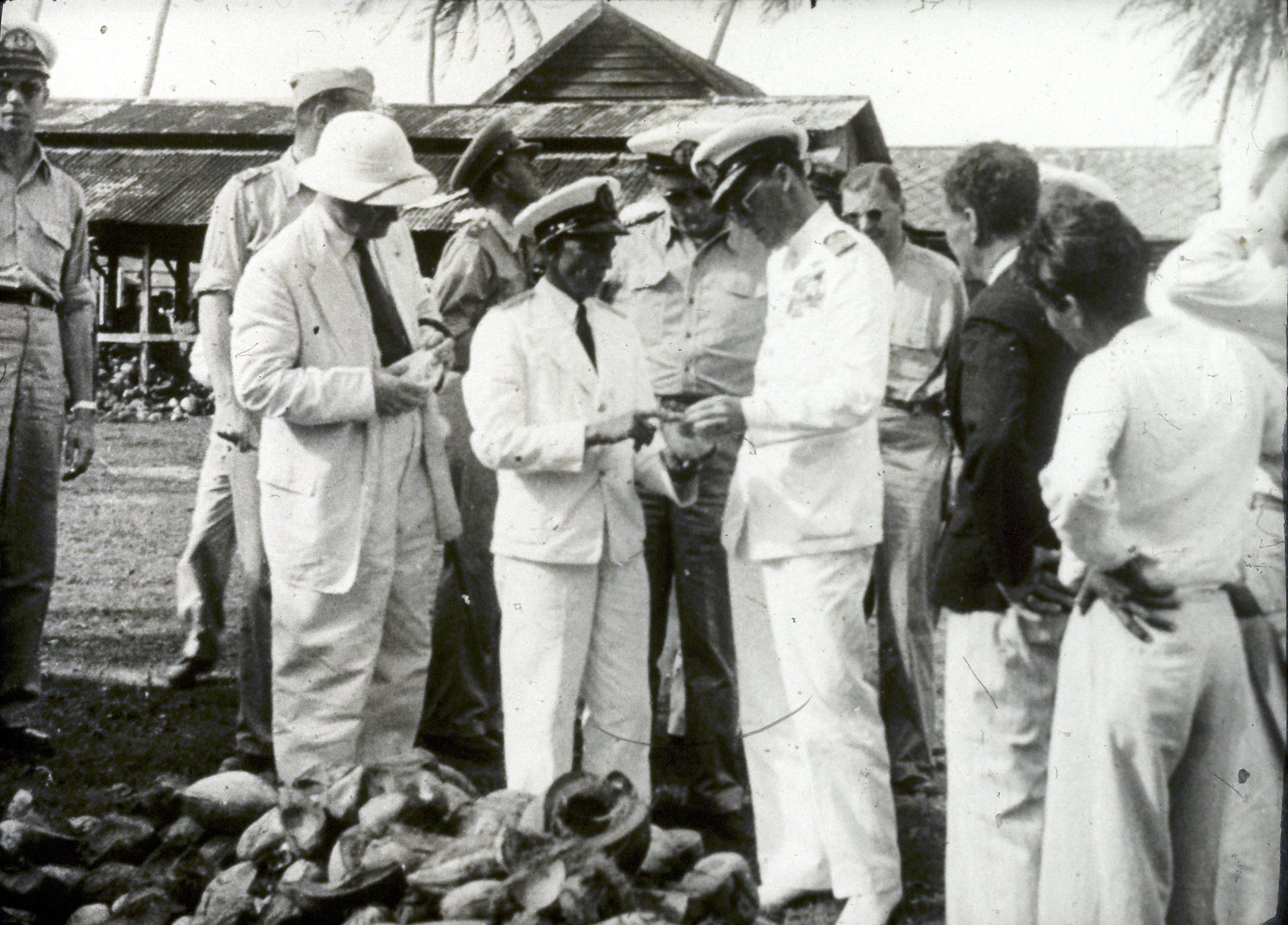 Prins Bernhard op de Nederlandse Antillen of in Suriname