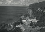 De Benedenstad bij Oranjestad op Sint Eustatius, met op de achtergrond Saba