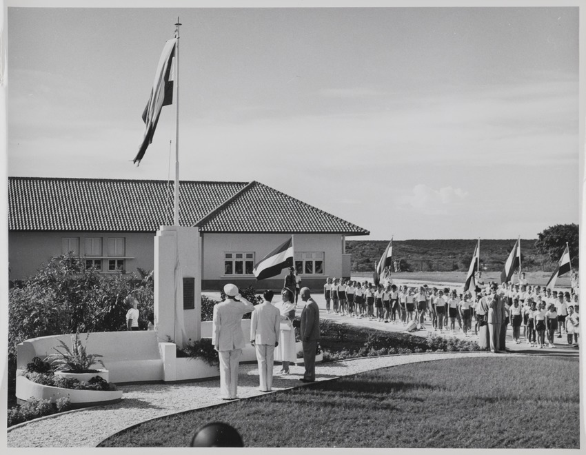 Bezoek van koningin Juliana en prins Bernhard aan Curaçao, 18-21 oktober 1955