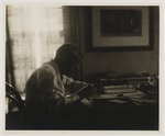 Dominee A. van Essen in zijn werkkamer op Bonaire