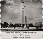 De moderne protestantse Kerk, gebouwd in 1950, aan het begin van de Wilhelminastraat te Oranjestad, Aruba.