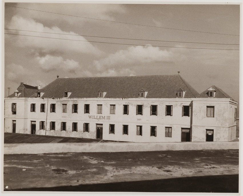 De Willem III-kazerne in fort Amsterdam te Willemstad, gebouwd in 1859 en afgebroken in 1955
