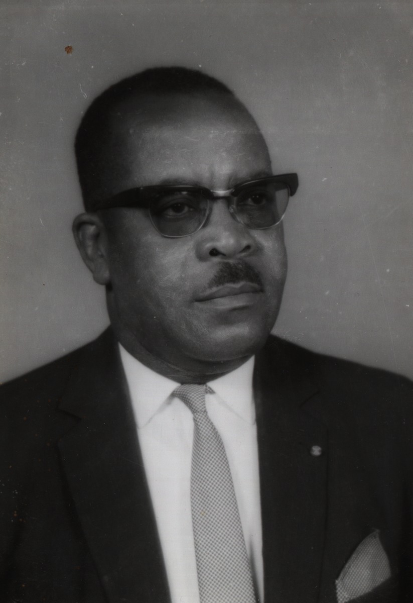Ernesto Otilio Petronia (Curaçao, 12 december 1916 - Aruba, 29 december 1992)), vermoedelijk op Curaçao