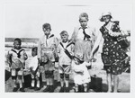 A.L.M. Ravelli-van Mosseveld met haar kinderen (v.l.n.r.) Dolf (=Rudolf), Floris, Dick, Thijs (=Matthijs), Jaap en (vooraan) Miep op Curaçao