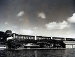Pakhuizen van de Curaçao Trading Company S.A. (C.T.C.) aan de waterkant in Scharloo, Willemstad