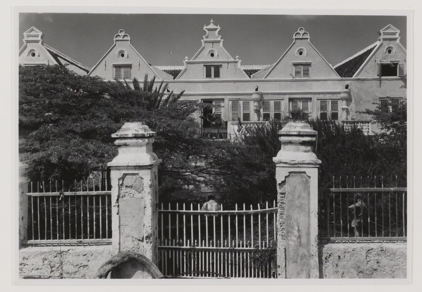 Huis Scharlooweg 12 te Willemstad